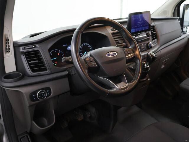 Ford TRANSIT CUSTOM 300 2.0 TDCI L2 H1 | DC | SPORT | BI-XENON | TREKHAAK 2800 KG AHW | NAVIGATIE | STOELVERWARMING | CRUISE CONTROL | 18" LICHTMETALEN WIELEN | AIRCO | DAK RAILING