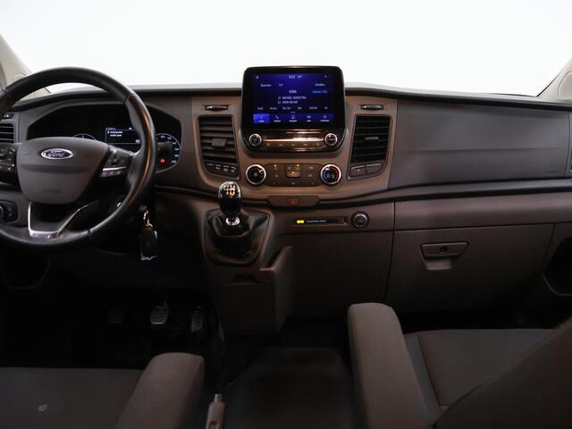 Ford TRANSIT CUSTOM 300 2.0 TDCI L2 H1 | DC | SPORT | BI-XENON | TREKHAAK 2800 KG AHW | NAVIGATIE | STOELVERWARMING | CRUISE CONTROL | 18" LICHTMETALEN WIELEN | AIRCO | DAK RAILING