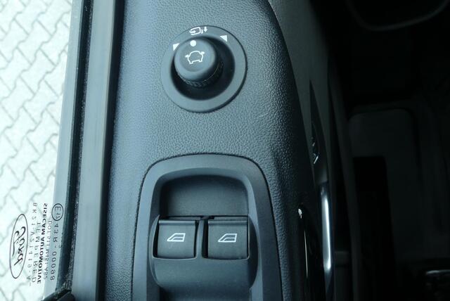 Ford TRANSIT CUSTOM 340 2.0 TDCI L2H1 DC Trail CRUISE, WINTER PACK, 6 p., NAVI, LEER, TREKHAAK, CAMERA, AIRCO, 52.865KM