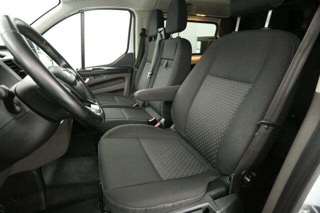 Ford TRANSIT CUSTOM 320 2.0 TDCI L2H1 Limited | Dubbele Cabine | 6 Persoons Airco Camera Carplay Cruise PDC 18''LMV Trekhaak