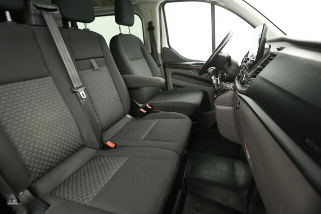 Ford TRANSIT CUSTOM 320 2.0 TDCI L2H1 Limited | Dubbele Cabine | 6 Persoons Airco Camera Carplay Cruise PDC 18''LMV Trekhaak