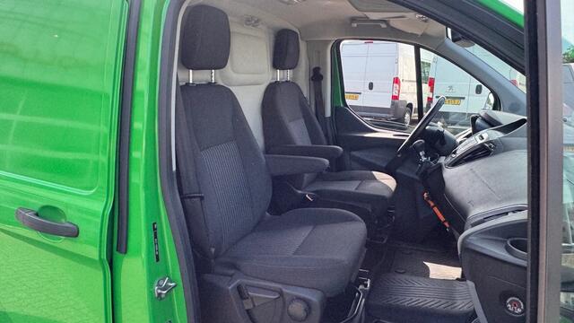 Ford TRANSIT CUSTOM 2.0 TDCI 96KW 131PK L2H1 EURO 6 NAVIGATIE/ AIRCO/ CRUISE CONTROL/ TREKHAAK/ 100% DEALERONDERHOUDEN