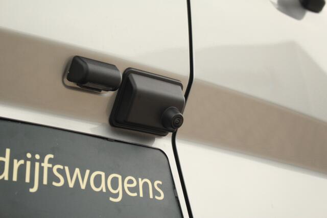 Ford TRANSIT CUSTOM 320 2.0TDCI 150pk L2H1 Trend DC | L+R Zijdeur | Keyless | Carplay/Android | Lease 717,- p/m