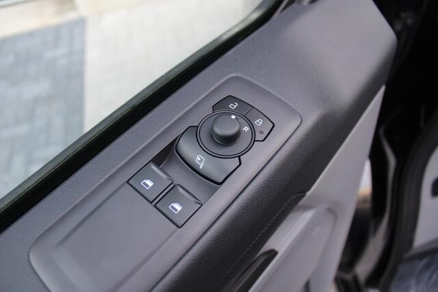 Ford TRANSIT CUSTOM 320 2.0 TDCI L2H1 Trend 170pk - Cruise - Carplay - Android - LED koplampen - Stoelverwarming - 70l tank - Rijklaar