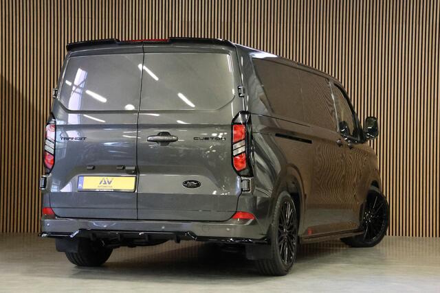 Ford TRANSIT CUSTOM 320 2.0 TDCI 150 PK L2H1 Limited | L+R Schuifdeur | ACC | Blind Spot | Camera | Lane Assist | Stoelverwarming | CarPlay | Navigatie | Raptor Edition | Trekhaak | 3-Zitter | MODELJAAR 2025 | Verlengde fabrieksgarantie tot 12-2029