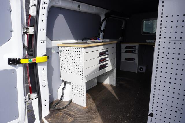 Ford TRANSIT CUSTOM 2.0 TDCI L2H2 130PK Automaat 2x schuifdeur EURO 6 - Airco - Navi - Cruise - Stoelverwarming - ¤12.900,- Excl.