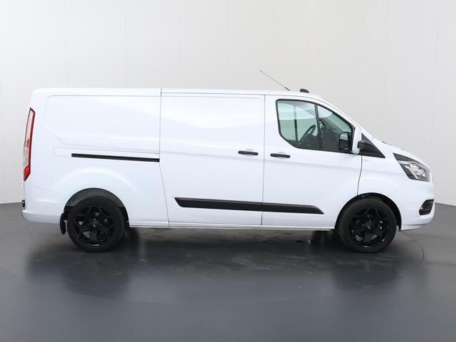 Ford TRANSIT CUSTOM 300 2.0 TDCI | 130 PK | L2 H1 | TREND | STOELVERWARMING | PARKEERSENSOREN | TREKHAAK | CARPLAY | ANDROID AUTO | AIRCO | CRUISE | 18" LICHTMETALEN WIELEN | 3-ZITS | VOORRUITVERWARMING
