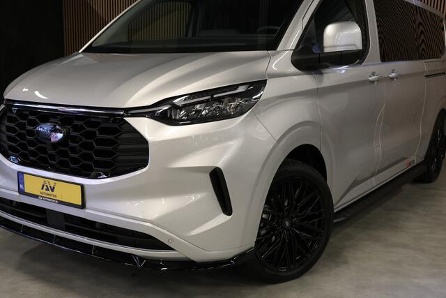 Ford TRANSIT CUSTOM 320 2.0 TDCI 150 PK L2H1 DC LIMITED | L+R Schuifdeur | Dubbel Cabine | Camera | CarPlay | Lane Assist | PDC V+A | Glaslook panelen Raptor Edition | NL Auto | 5-Zitter | Verlengde fabrieksgarantie tot 12-2029