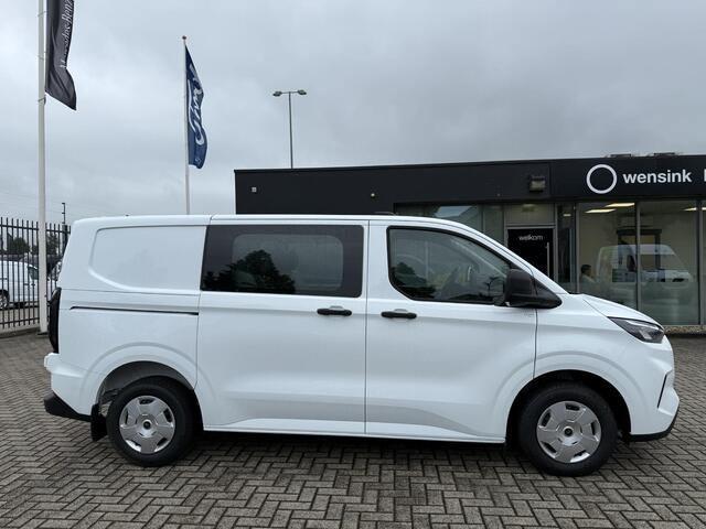 Ford TRANSIT CUSTOM 300 2.0 TDCI | L1 H1 | TREND | DUBBEL CABINE | TREKHAAK | 6-ZITS | CARPLAY | ANDROID AUTO | PARKEERCAMERA | CLIMA | LEDEREN STOELHOEZEN | BETIMMERDE LAADRUIMTE | VOORRUITVERWARMING | 2X ZIJSCHUIFDEUR | CRUISE CONTROL