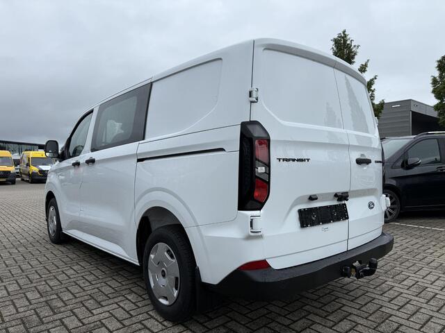 Ford TRANSIT CUSTOM 300 2.0 TDCI | L1 H1 | TREND | DUBBEL CABINE | TREKHAAK | 6-ZITS | CARPLAY | ANDROID AUTO | PARKEERCAMERA | CLIMA | LEDEREN STOELHOEZEN | BETIMMERDE LAADRUIMTE | VOORRUITVERWARMING | 2X ZIJSCHUIFDEUR | CRUISE CONTROL