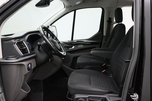 Ford TRANSIT CUSTOM 300 2.0 TDCI L2H1 Limited DC 2019 | Dubbel cabine | 2x schuifdeur | Trekhaak | Airco | Cruise Control | Navigatie | Achteruitrij Camera | DAB Radio | Dakdragers | Parkeersensoren | Boekjes | 2 Sleutels | Nationale Autopas