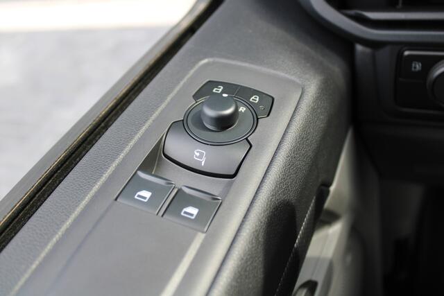 Ford TRANSIT CUSTOM 320 2.5 PHEV L2H1 Trend 232pk - 2x Schuifdeur - Adaptive Cruise - Blind Spot - Navigatie - Camera - Verwarmd Stuur - Rijklaar