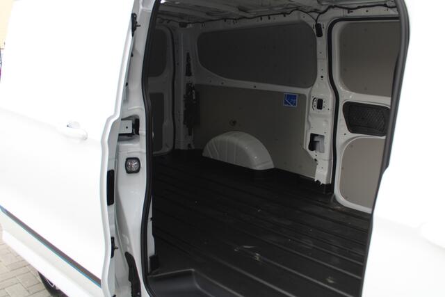 Ford TRANSIT CUSTOM 300 2.0 TDCI L2H1 Sport 170pk - 2x Schuifdeur - Trekhaak - ACC - 19'' LM Velgen - 70L Tank - Navi - Camera - Stoel & Stuurverwarming - Blind Spot - Rijklaar