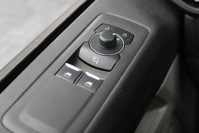 Ford TRANSIT CUSTOM 300 2.0 TDCI L2H1 Sport 170pk - 2x Schuifdeur - Trekhaak - ACC - 19'' LM Velgen - 70L Tank - Navi - Camera - Stoel & Stuurverwarming - Blind Spot - Rijklaar