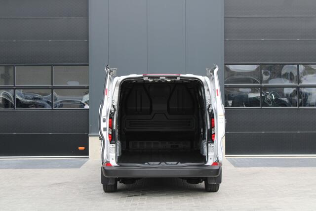 Ford TRANSIT CUSTOM 320 2.5 PHEV L2H1 Trend 232pk - 2x Schuifdeur - Adaptive Cruise - Blind Spot - Navigatie - Camera - Verwarmd Stuur - Rijklaar