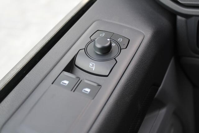 Ford TRANSIT CUSTOM 320 2.5 PHEV L2H1 Trend 232pk - 2x Schuifdeur - Adaptive Cruise - Blind Spot - Navigatie - Camera - Verwarmd Stuur - Rijklaar