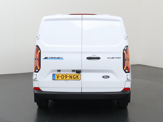 Ford TRANSIT CUSTOM E-Transit 320 | L1 H1 | Trend | 65 kWh | 2300 KG. AHW | Climate Control | Apple Carplay / Android Auto | 328 KM Range | Voorruitverwarming | Stoelverwarming | LED Koplampen | Achterdeuren |