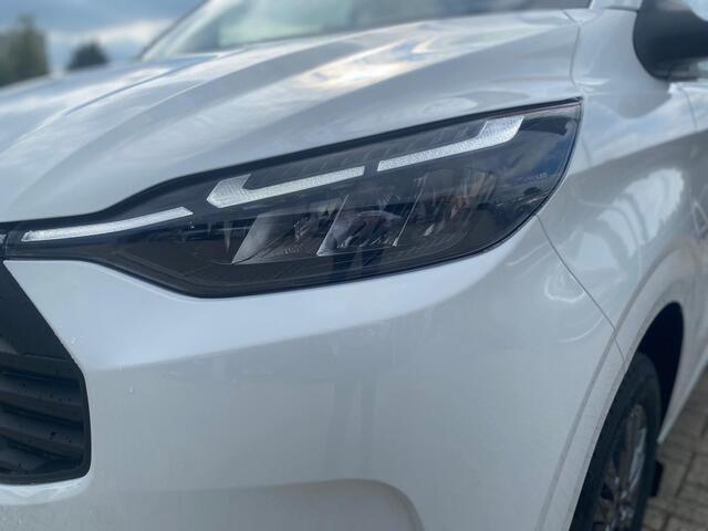 Ford TRANSIT CUSTOM Limited 320 2.5 PHEV L2H1 8-weg verstelbare verwarmbare passagiersstoel | 13 polige trekhaak met Trailer Sway Control | Volwaardig reservewiel | 17 inch lichtmetalen velgen (Carbonised Grey) | AGM accu | PHEV 1-fase oplaadkabel 10m