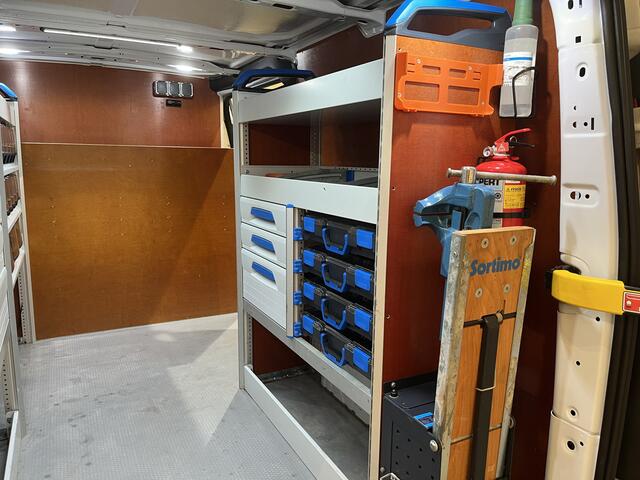 Ford TRANSIT CUSTOM 340 2.0 TDCI L2H1 Trend 130 PK Servicebus / Sortimo Inrichting / Euro 6 / Airco / Cruise Control / Trekhaak / PDC