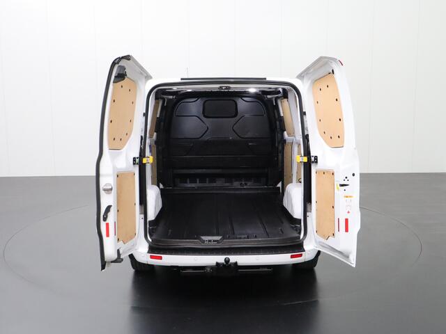 Ford TRANSIT CUSTOM 2.0TDCI 130PK Limited | 2xSchuifdeur | Multimedia | Camera | Trekhaak | 3-Persoons