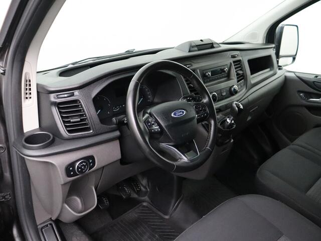 Ford TRANSIT CUSTOM 2.0TDCi 130PK Lang Achterdeuren | Airco | Cruise | 3-Persoons | Trekhaak