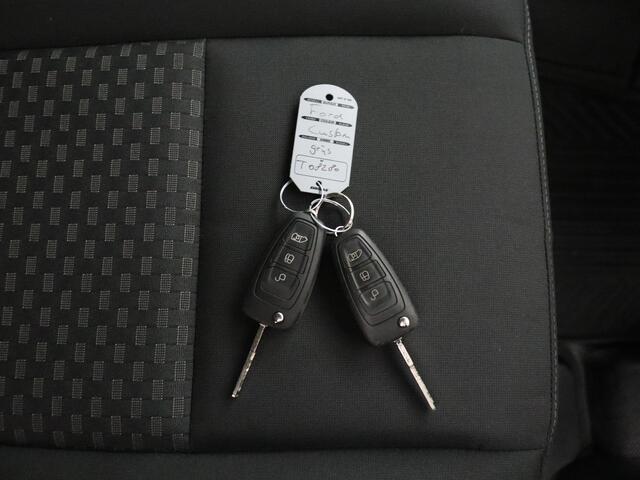 Ford TRANSIT CUSTOM 2.0TDCi 130PK Lang Achterdeuren | Airco | Cruise | 3-Persoons | Trekhaak