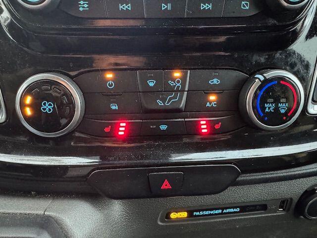 Ford TRANSIT CUSTOM 300 2.0 TDCI 130pk L2 H1 Limited Automaat 3persoons Airco/ECC,Navigatie,Camera 1e Eigenaar