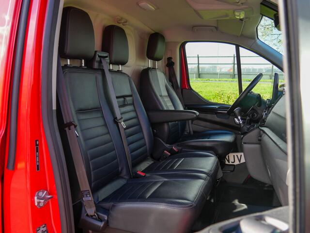 Ford TRANSIT CUSTOM 300 2.0 TDCI 130PK L1H1 Trail | TREKHAAK | CAMERA | NAVIGATIE |