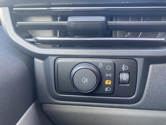 Ford TRANSIT CUSTOM E-Transit 340 L2H1 Limited 65 kWh