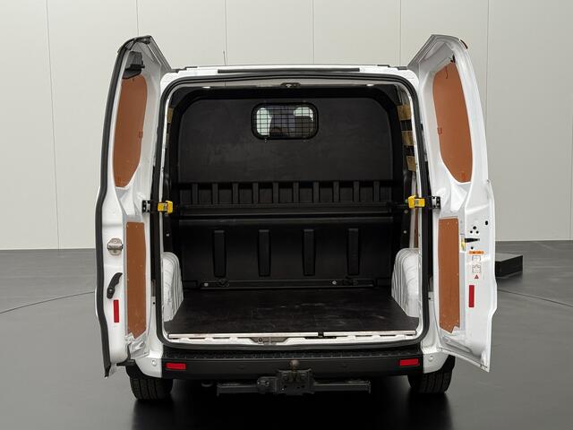 Ford TRANSIT CUSTOM 2.0TDCI 130PK Dubbele Cabine | Navigatie | Camera | 6-Peroons | Trekhaak | Dakdragers