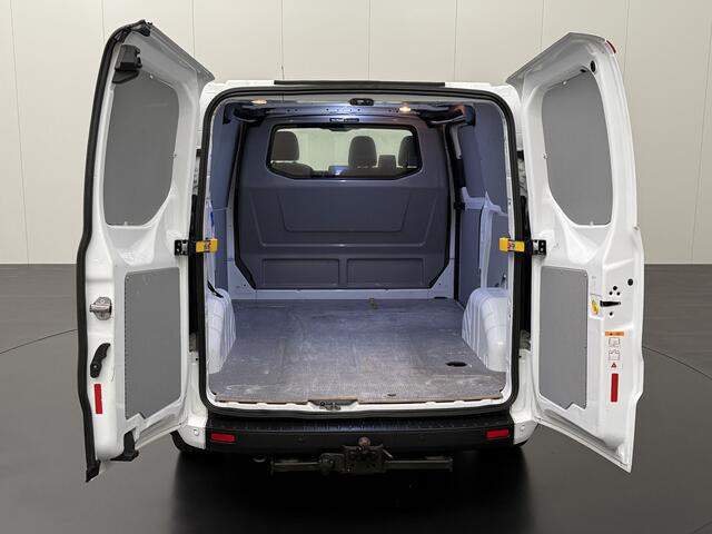 Ford TRANSIT CUSTOM 2.0TDCI Navigatie | Camera | Multimedia | 3-Persoons | Airco | Cruise | 2500Kg Trekhaak