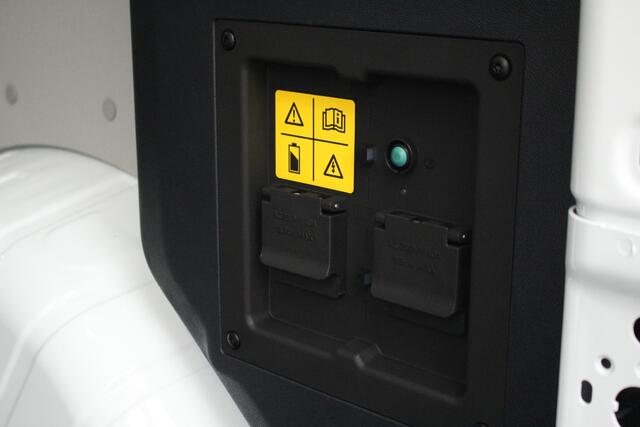 Ford TRANSIT CUSTOM E-Transit 320 L1H1 Limited | 65kWh | 160kW/218pk | Trekhaak 2300kg | Camera | Carplay/Android | Cruise | Lease 681,- p/m