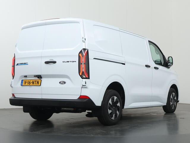 Ford TRANSIT CUSTOM E-Transit 320 | L1 H1 | TREND | 65 kWh | 328 KM RANGE | CLIMATE CONTROL | CARPLAY / ANDROID AUTO | STOELVERWARMING | SPIEGEL VERWARMING | ACHTERUITRIJCAMERA | VOORRUITVERWARMING | LAADRUIMTE PAKKET | VOORBEREIDING 2300 KG TREKHAAK