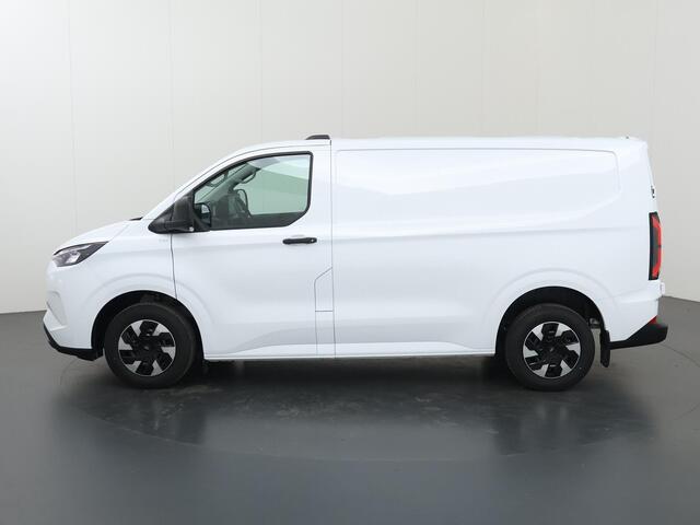 Ford TRANSIT CUSTOM E-Transit 320 | L1 H1 | TREND | 65 kWh | 328 KM RANGE | CLIMATE CONTROL | CARPLAY / ANDROID AUTO | STOELVERWARMING | SPIEGEL VERWARMING | ACHTERUITRIJCAMERA | VOORRUITVERWARMING | LAADRUIMTE PAKKET | VOORBEREIDING 2300 KG TREKHAAK