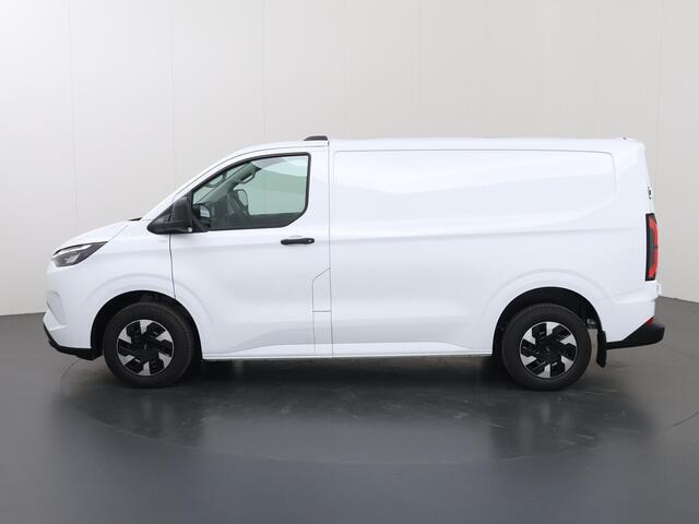Ford TRANSIT CUSTOM E-Transit 320 | L1 H1 | TREND | 65 kWh | 328 KM RANGE | CLIMATE CONTROL | CARPLAY / ANDROID AUTO | STOELVERWARMING | SPIEGEL VERWARMING | ACHTERUITRIJCAMERA | VOORRUITVERWARMING | LAADRUIMTE PAKKET | VOORBEREIDING 2300 KG TREKHAAK