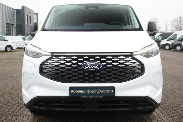 Ford TRANSIT CUSTOM E-Transit 320 L2H1 Trend 65 kWh 218pk DC Automaat | Trekgewicht 2300kg | L+R Zijdeur | Keyless | Carplay/Android | Stoel+Stuurvwer. | Lease 771,- p/m