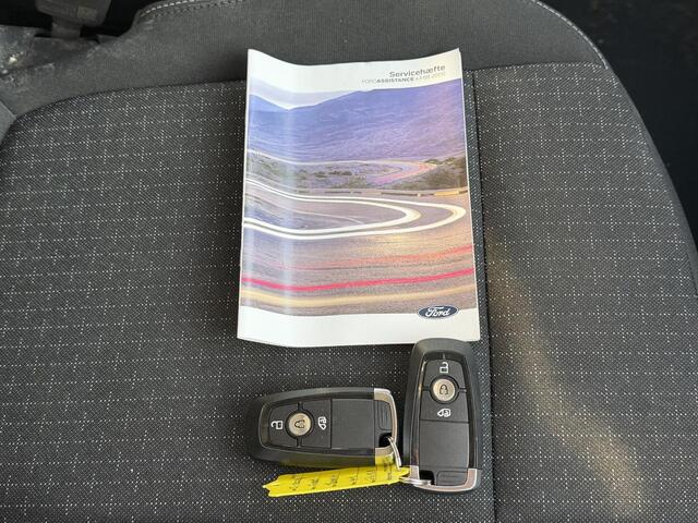 Ford TRANSIT CUSTOM 300 2.0 TDCI L2H1 Trend / Trekhaak / 2740 Kg Trekgewicht / Navigatie via Apple Carplay & Android Auto / Stoel Verwarming / Camera / PDC / Rijstrooksensor met correctie /