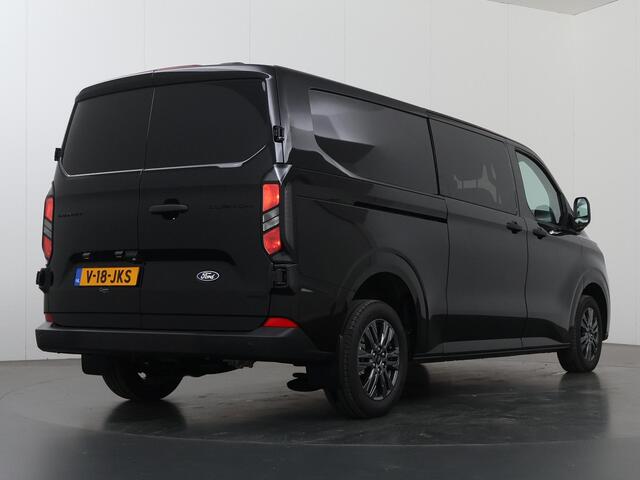 Ford TRANSIT CUSTOM 320 | 2.0 TDCI | L2 H1 | AWD | DUBBEL CABINE | LIMITED | 170 PK | CAMERA | BLIND-SPOT | ADAPTIEVE CRUISE | NAVIGATIE | STOELVERWARMING | VOORRUITVERWARMING | 2X ZIJSCHUIFDEUR | METALLIC BLACK