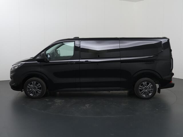Ford TRANSIT CUSTOM 320 | 2.0 TDCI | L2 H1 | AWD | DUBBEL CABINE | LIMITED | 170 PK | CAMERA | BLIND-SPOT | ADAPTIEVE CRUISE | NAVIGATIE | STOELVERWARMING | VOORRUITVERWARMING | 2X ZIJSCHUIFDEUR | METALLIC BLACK
