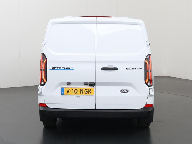 Ford TRANSIT CUSTOM E-Transit 320 | L1 H1 | Trend | 65 kWh | 2300 KG. AHW | Climate Control | Apple Carplay / Android Auto | 328 KM Range | Voorruitverwarming | Stoelverwarming | LED Koplampen | Achterdeuren |