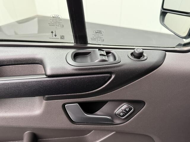 Ford TRANSIT CUSTOM 2.0TDCi 170PK Automaat Lang Business | Navigatie | Multimedia | 3-Zits | Airco | Cruise