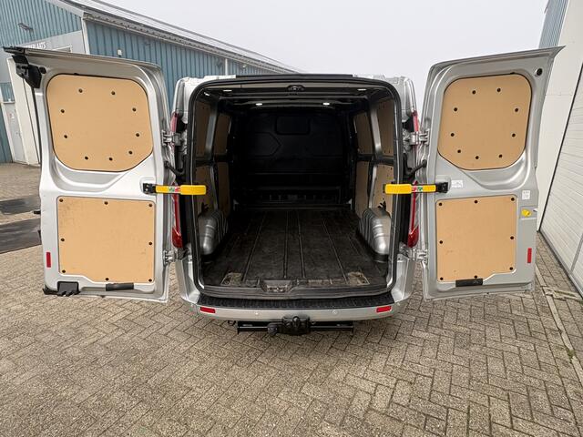 Ford TRANSIT CUSTOM 300 2.0 130Pk TDCI L1H1 Limited / Cruise / Airco / 2x SCHUIFDEUR / Navi / Trekhaak / Apk t/m 19-09-2026