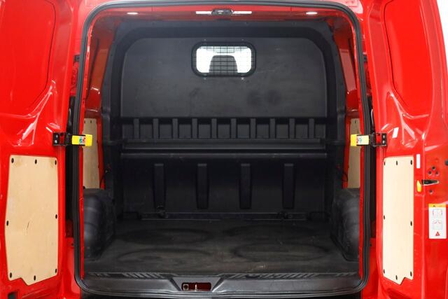 Ford TRANSIT CUSTOM 340 2.0 TDCI 130pk L2H1 D.C. Trend Airco/Camera/Trekhaak 2800kg 05-2021