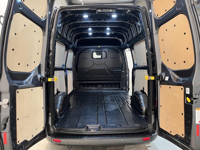 Ford TRANSIT CUSTOM 320 2.0 TDCI L2H2 Limited / Euro 6 / Airco / Camera / Cruise Control / CarPlay / navigatie / 3-Zits / 28.000 KM !!