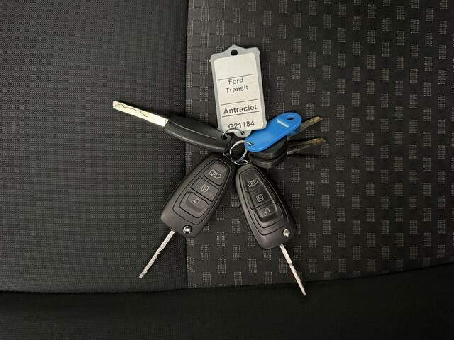 Ford TRANSIT CUSTOM 2.0TDCi 130PK Lang Limited | Euro 6 | Multimedia | Camera | Airco | Cruise | 3-Zits