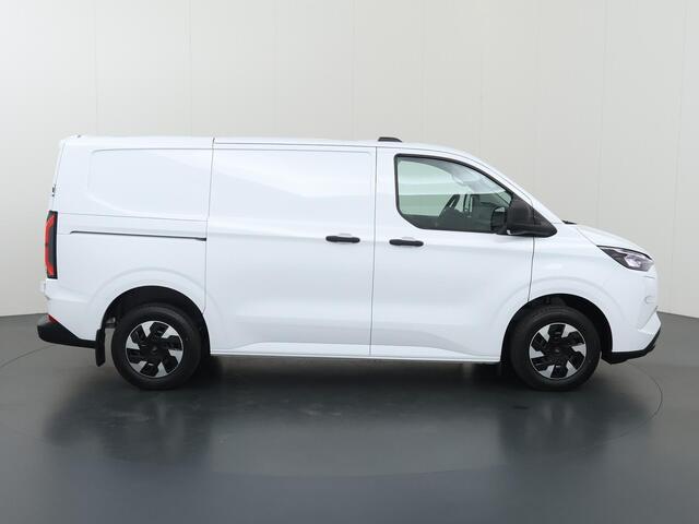 Ford TRANSIT CUSTOM E-Transit 320 | L1 H1 | TREND | 65 kWh | 328 KM RANGE | CLIMATE CONTROL | CARPLAY / ANDROID AUTO | STOELVERWARMING | SPIEGEL VERWARMING | ACHTERUITRIJCAMERA | VOORRUITVERWARMING | LAADRUIMTE PAKKET | VOORBEREIDING 2300 KG TREKHAAK