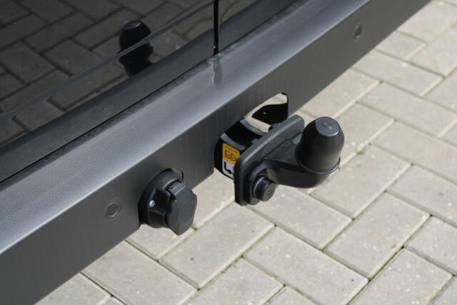 Ford TRANSIT CUSTOM 320 2.0 TDCI L2H1 Trend DC 6 Zits 170pk - Trekhaak - Stoel/Stuurverwarming - Cruise - 70l Tank - LED - Rijklaar