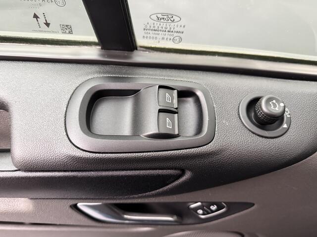 Ford TRANSIT CUSTOM 2.0TDCI 130PK | Multimedia | Camera | Airco | Cruise | 3-Zits | Trekhaak
