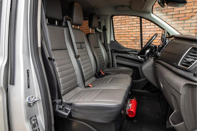 Ford TRANSIT CUSTOM 300 2.0 TDCI L2H1 Limited DC | Dubbel cabine | Lederen bekleding | 6-Zitter | Elek stoelen | Navigatie | CarPlay | Camera | DAB | Dodehoekdetectie | Nieuwe APK | Dealer onderhouden | Euro 6 | BPM Vrij