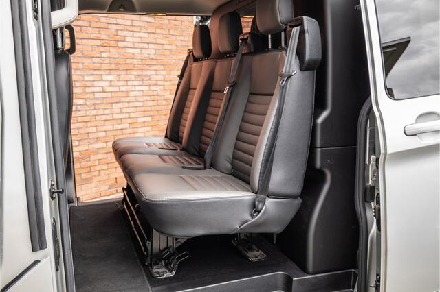 Ford TRANSIT CUSTOM 300 2.0 TDCI L2H1 Limited DC | Dubbel cabine | Lederen bekleding | 6-Zitter | Elek stoelen | Navigatie | CarPlay | Camera | DAB | Dodehoekdetectie | Nieuwe APK | Dealer onderhouden | Euro 6 | BPM Vrij